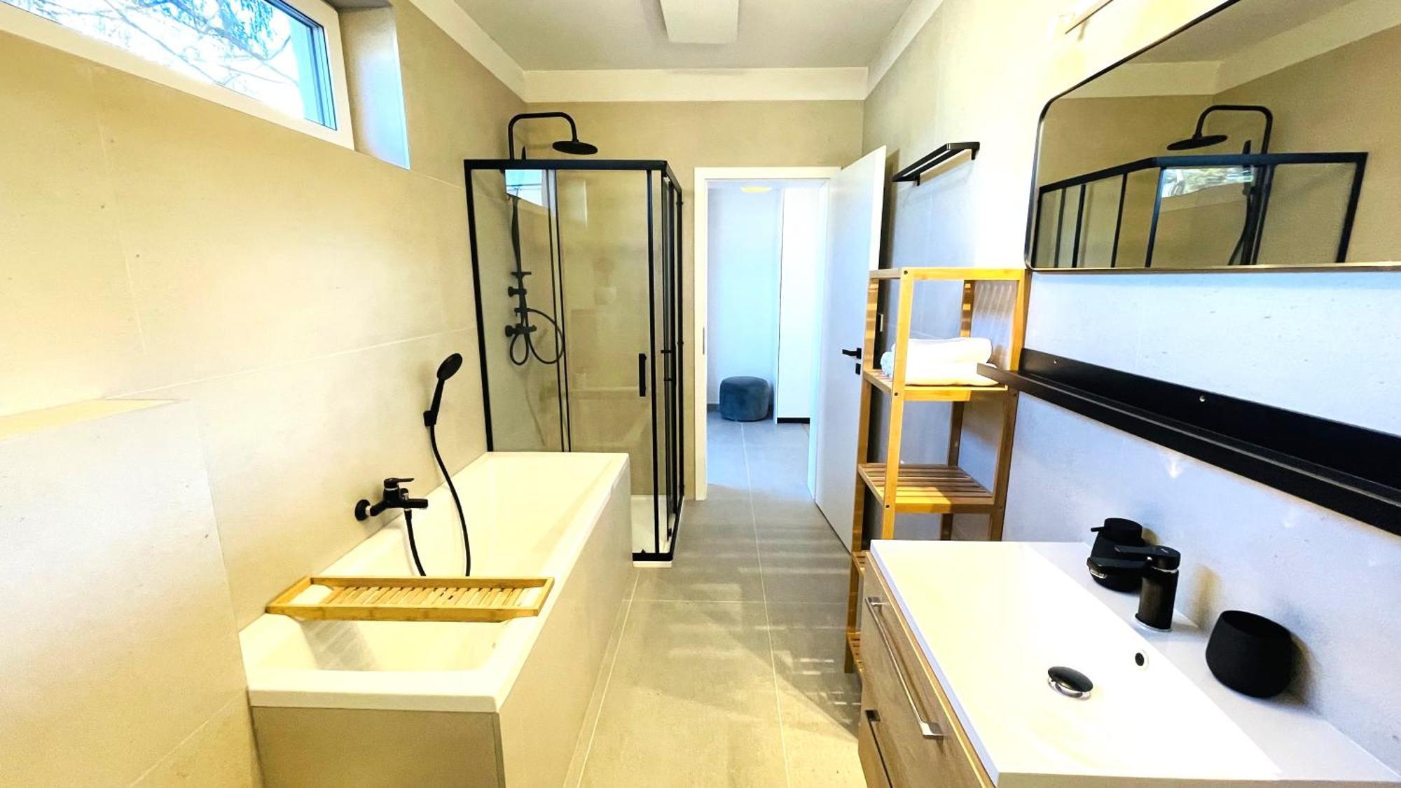 House Flow, 3 Room, Free 2 Parking Bratislava Luaran gambar