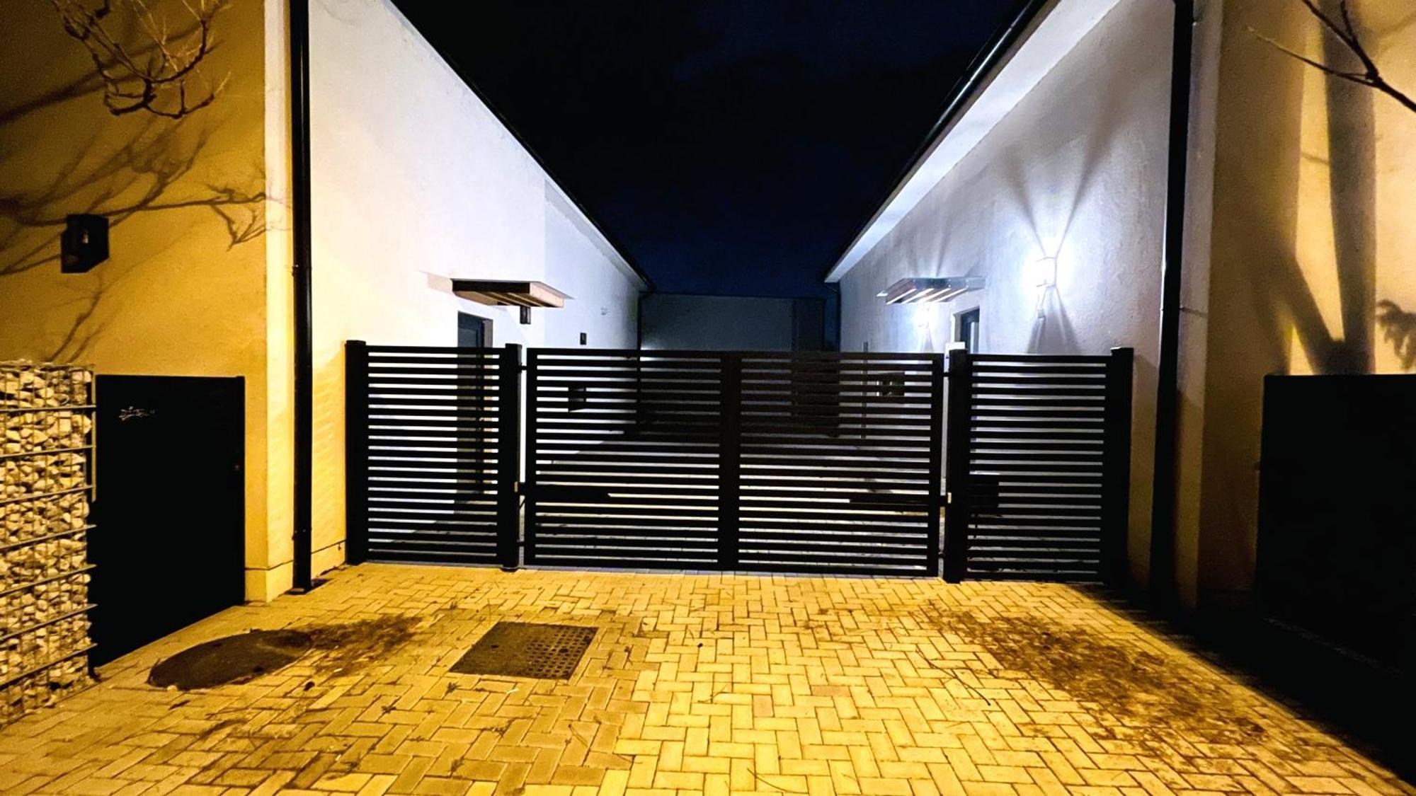 House Flow, 3 Room, Free 2 Parking Bratislava Luaran gambar
