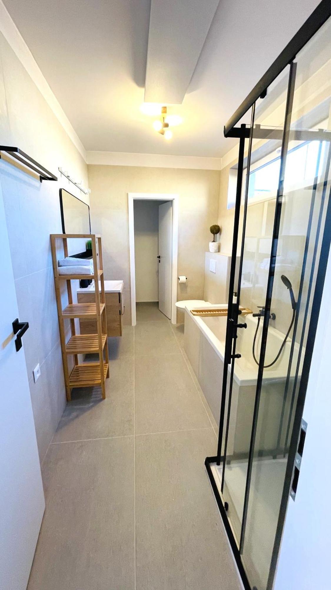 House Flow, 3 Room, Free 2 Parking Bratislava Luaran gambar