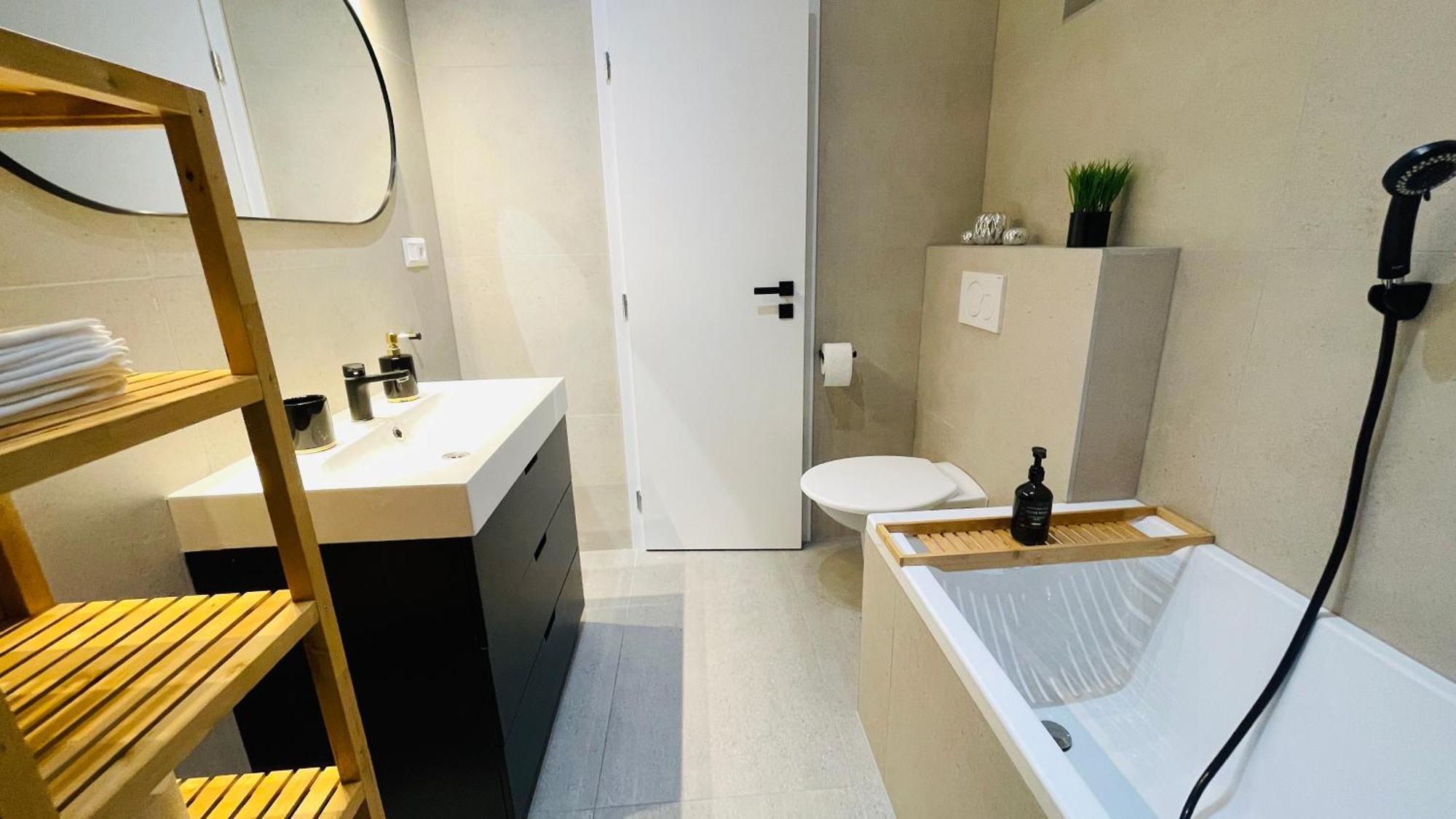 House Flow, 3 Room, Free 2 Parking Bratislava Luaran gambar